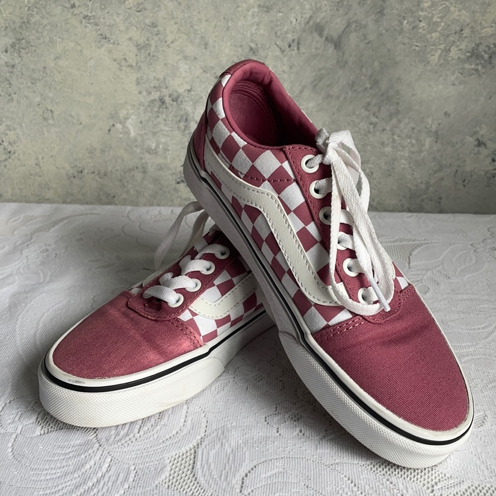 Vans Women's Pink and White Checkered Sneakers